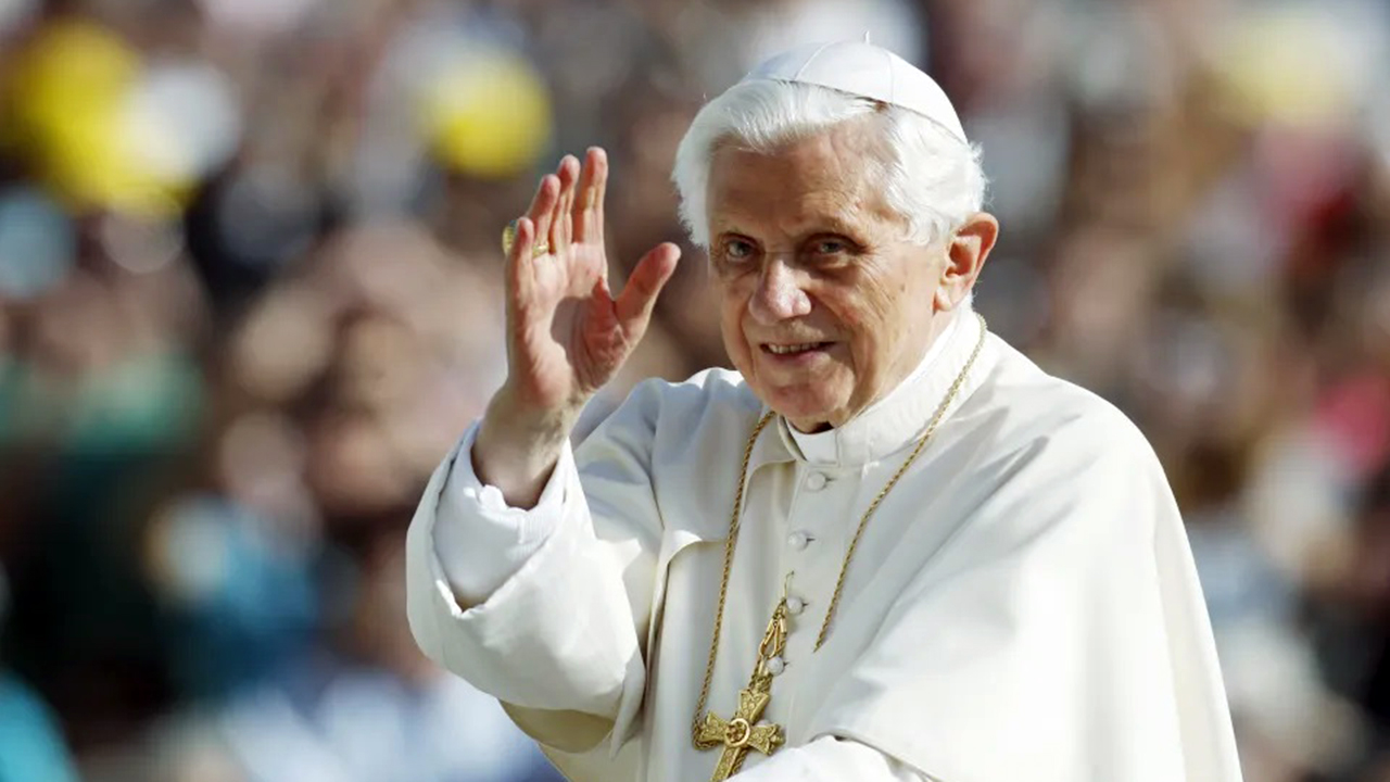 Joseph Ratzinger, o Papa Bento XVI, morre aos 95 anos