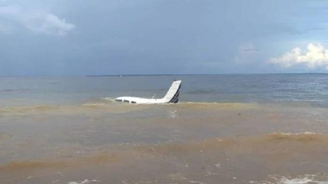 Após pane, avião faz pouso forçado no mar do Maranhão