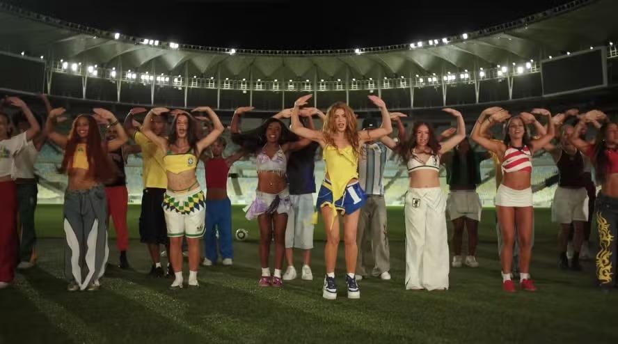 VÍDEO: Shakira anuncia música oficial para a Copa de 2026; clipe foi gravado no Maracanã